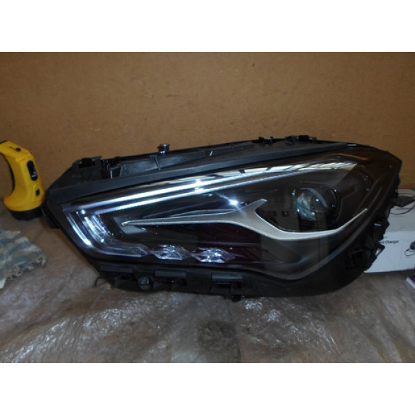 Farol Esquerdo Mercedes Cla 2024 2025