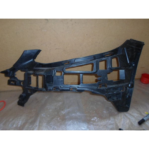 Guia Esquerdo Do Parachoque C180 C200 C250 2015 Até 2018