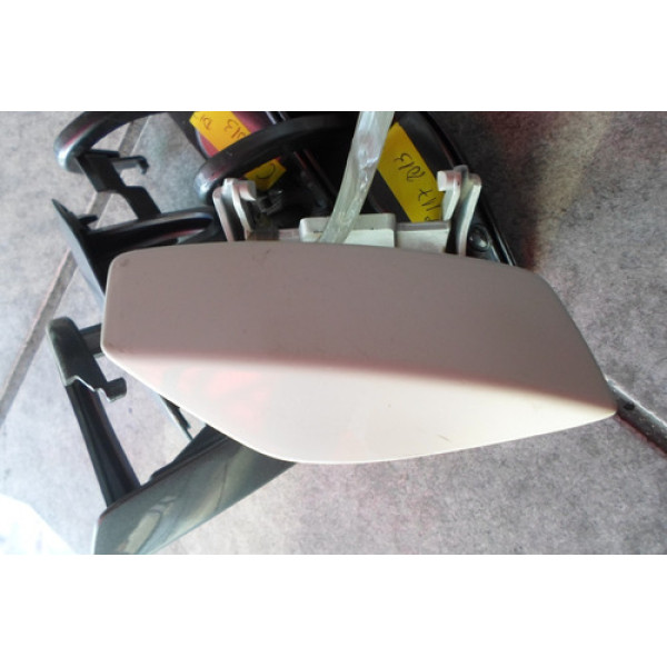 Tampa De Esguicho Direito Mercedes Cla