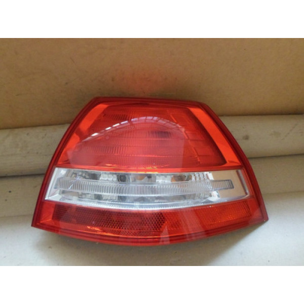 Lanterna Direita Omega Fittipaldi Com Detalhe