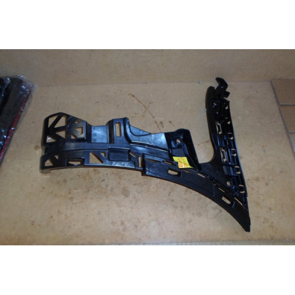 Suporte Traseiro Direito Do Parachoque  Glc