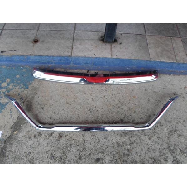 Friso Dianteiro Ram Rampage 