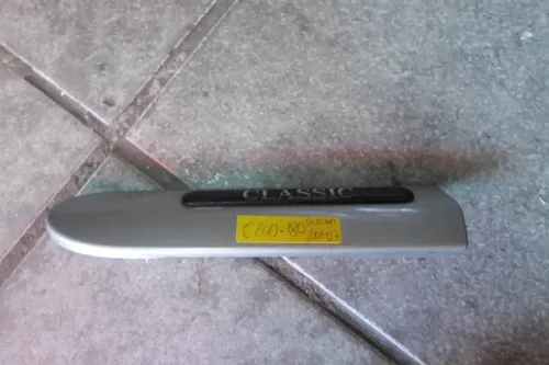 Aplique Paralama Esquerdo Mercedes C180 C200 2001  Até 2007 Prata
